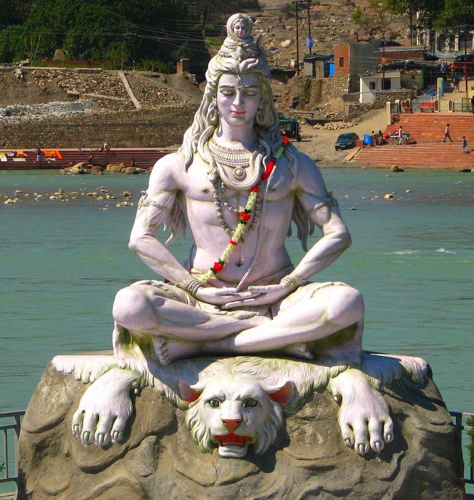 Махашиваратри в 2024 году какого. Шива Ришикеш. Бог Шива Ришикеш. Статуя Адийоги Шива. Шива Махашиваратри.